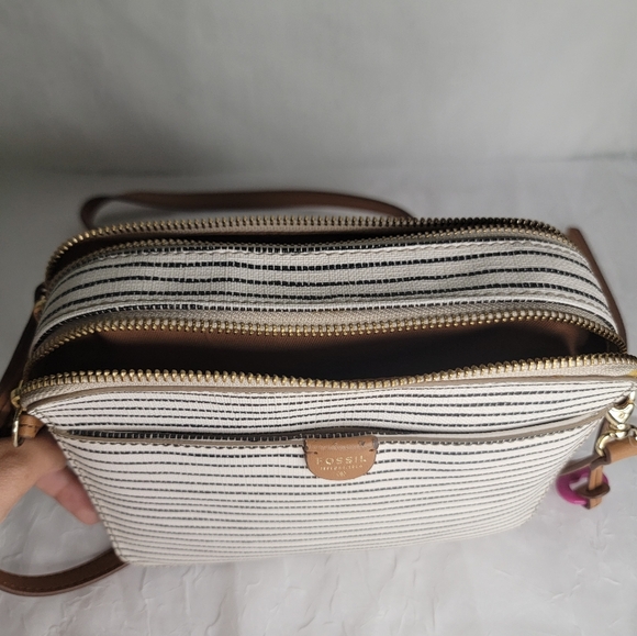 Fossil Sydney double zippered black & white crossbody purse tan strap - Picture 3 of 9